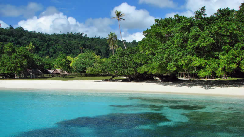 Cruise Guide to Champagne Bay, Vanuatu